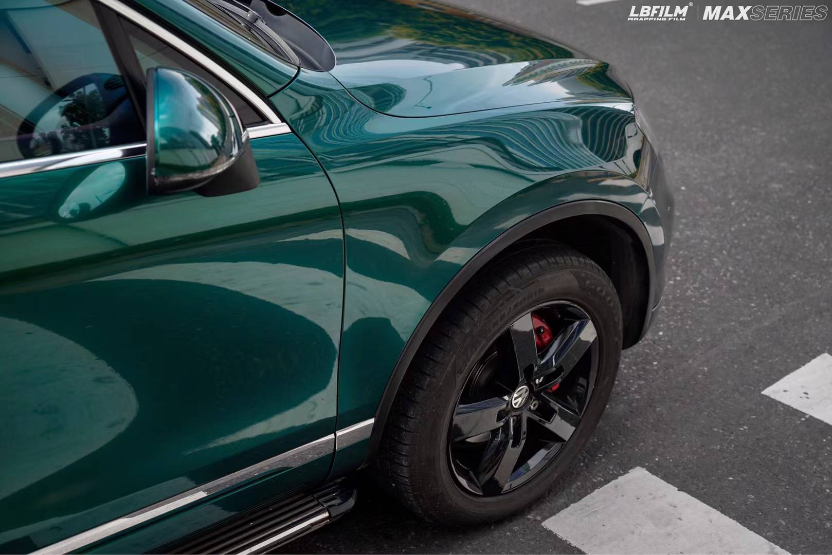 大众途锐lb改色膜pet皇家绿,展现出华丽的贵族气质_搜狐汽车_搜狐网