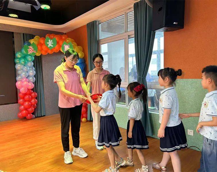 汝南县第二幼儿园举行大班毕业典礼_生活_句号_成长