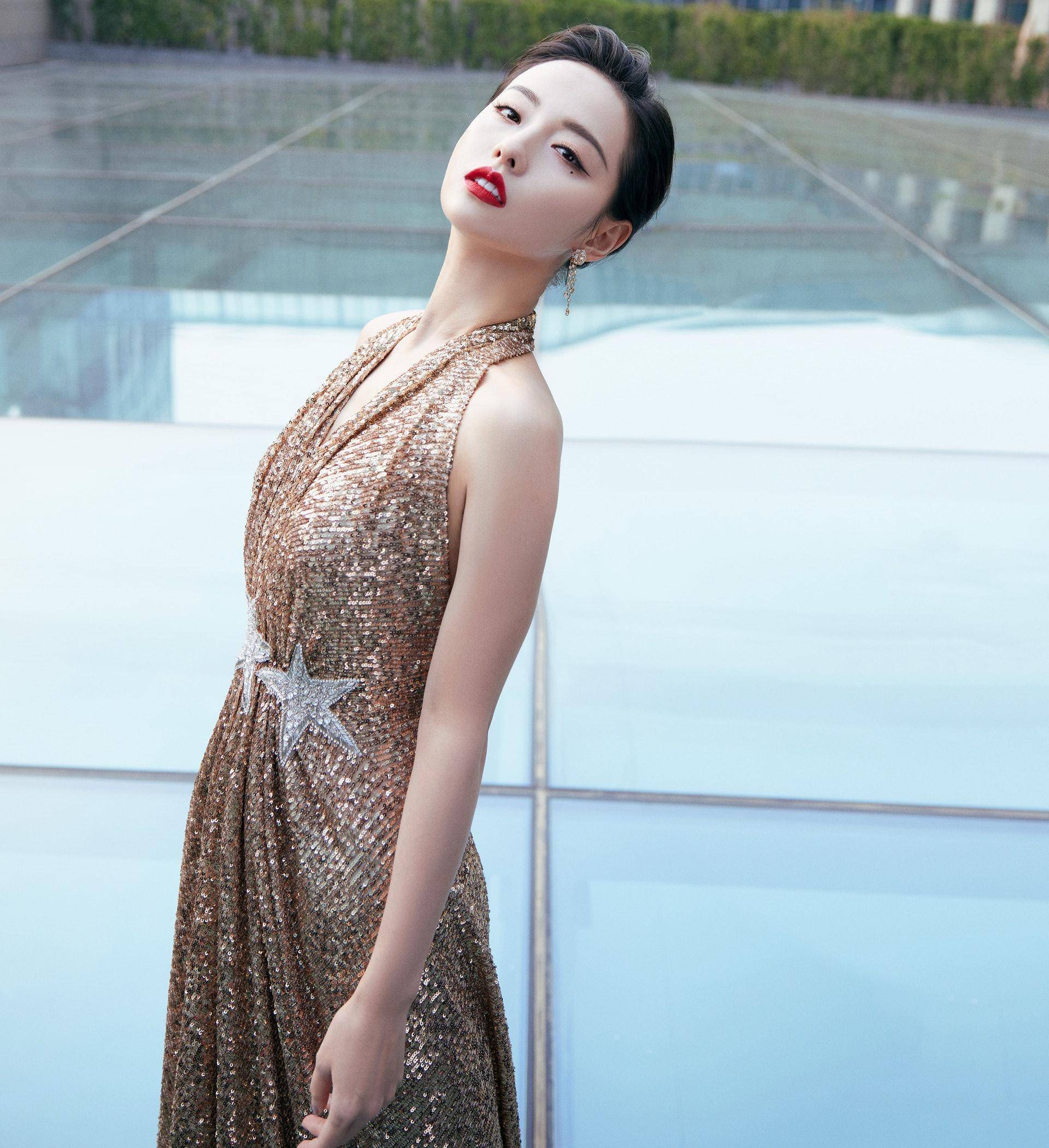 女神再现:张嘉倪公主造型展示妩媚与高贵_生活_图片_来源