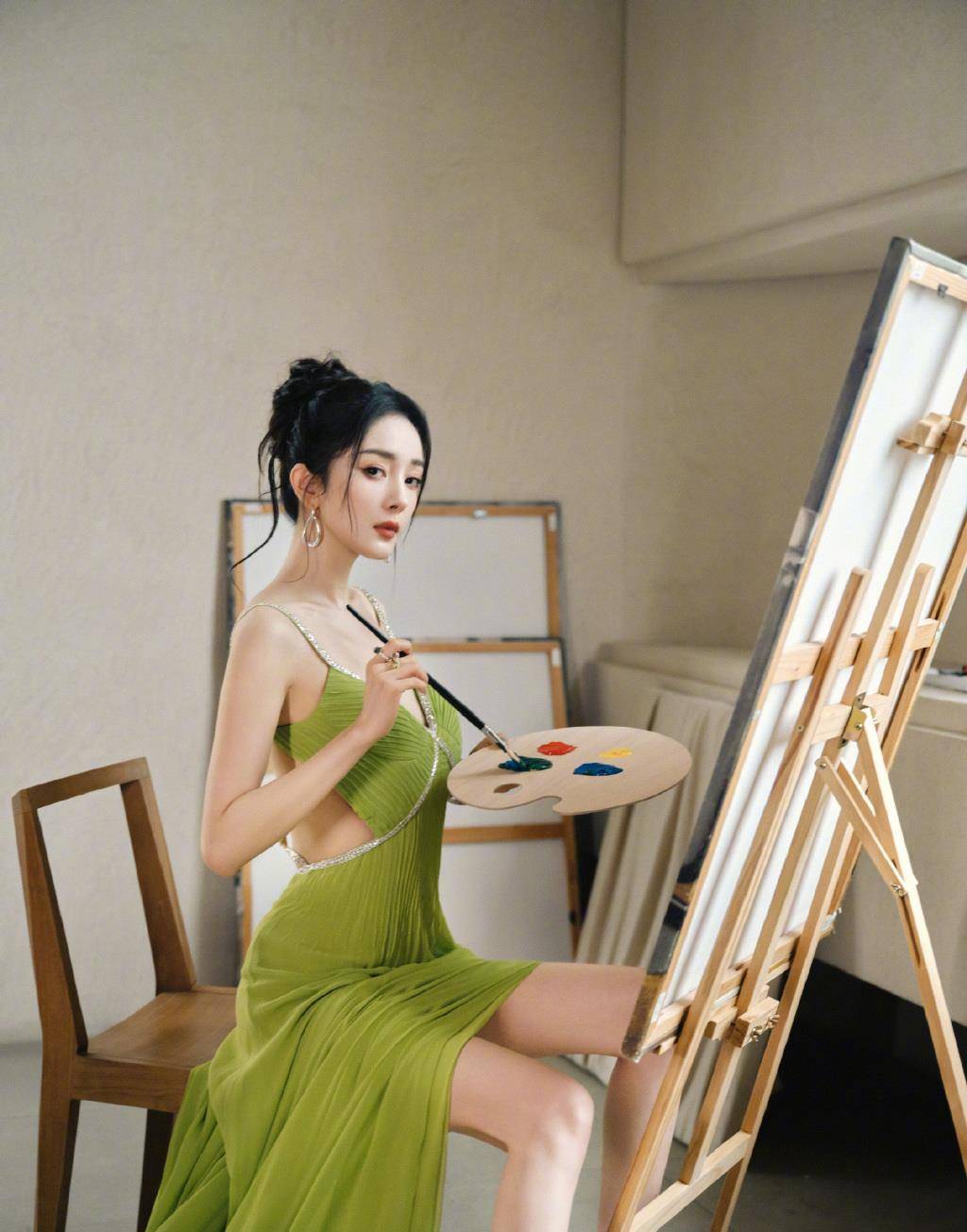 赵丽颖美背,想起温碧霞,港台美背鼻祖,江山有女子_女人_明星_漂亮