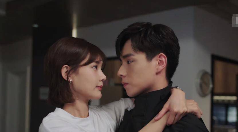 开播,杨紫李现客串成焦点,新剧名是在开玩笑吗_观众_李一桐_名字