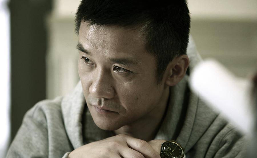 黄志忠身材口就像堵着一块石头,说话也哽咽着