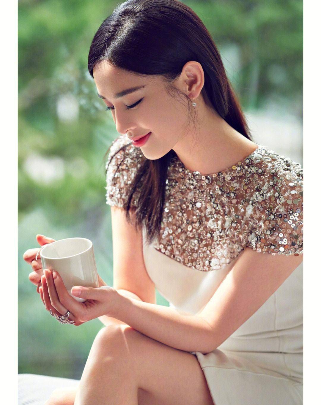 40岁黄圣依是否怀孕?照片曝光网友热议,是否瞒报真相待解!