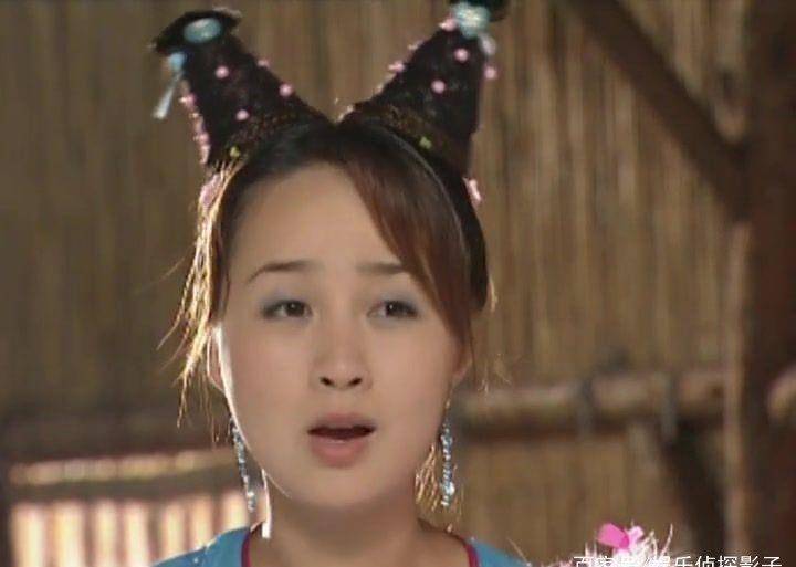 头顶两只尖尖角的古装女子,陈德容发型像圆锥,最后一位像洋娃娃_公主