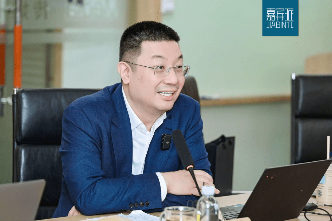 嘉宾商学创办人吴婷率嘉宾派校友访学分众传媒,董事长江南春授课_品牌