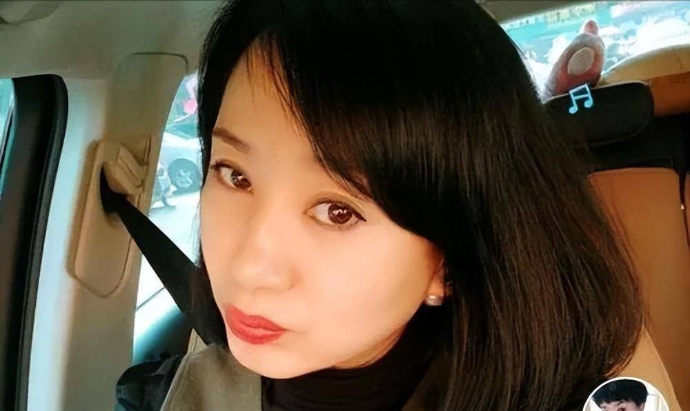 54岁谢广坤被前妻撕碎,被曝多次不忠,对三女所生的女儿不满意_唐鉴军