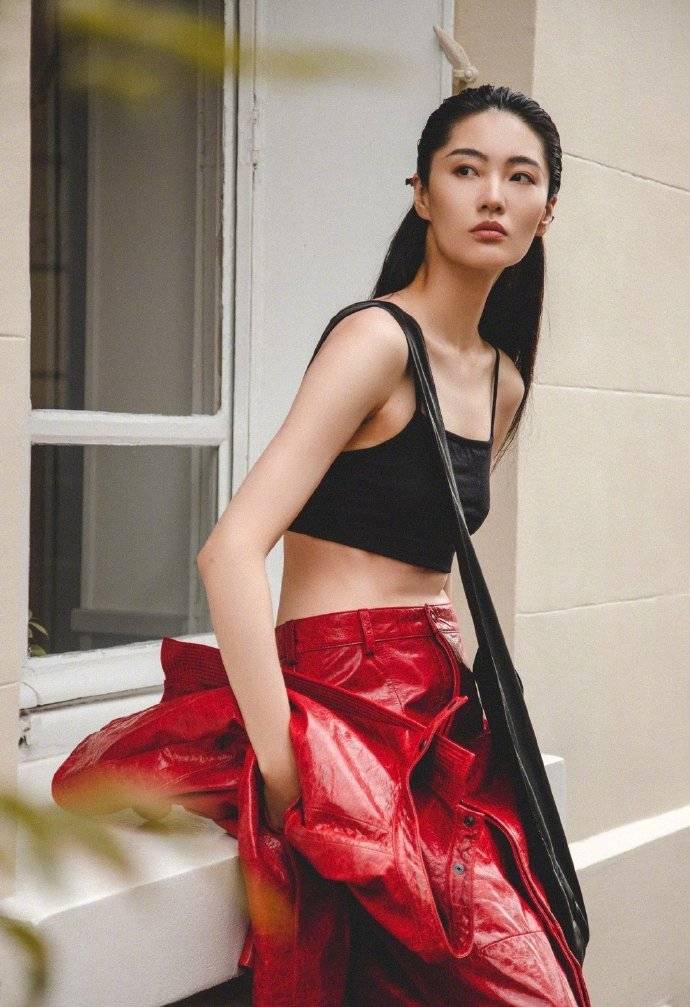 名模陈碧舸到巴黎走秀,四种风格打扮各有特色,肯定有一种你喜欢_旗袍