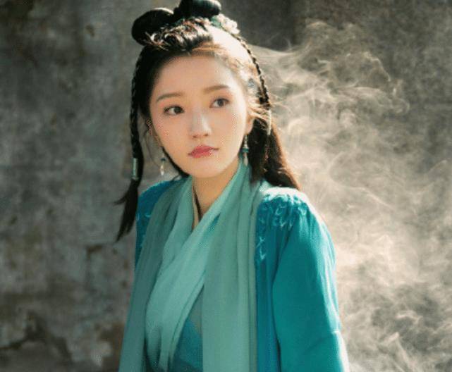 仅此一张古装照流出后,这不是小青吗_任敏_造型_角色