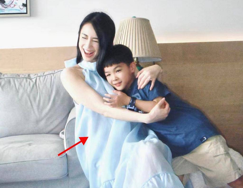 40岁黄圣依疑怀三胎!