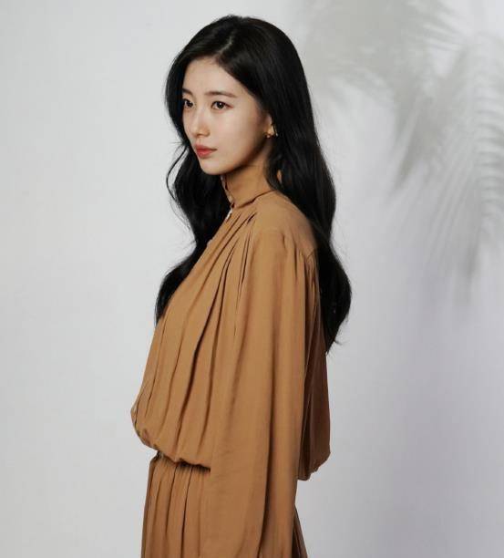 画报一般的清爽穿搭就要学裴秀智!