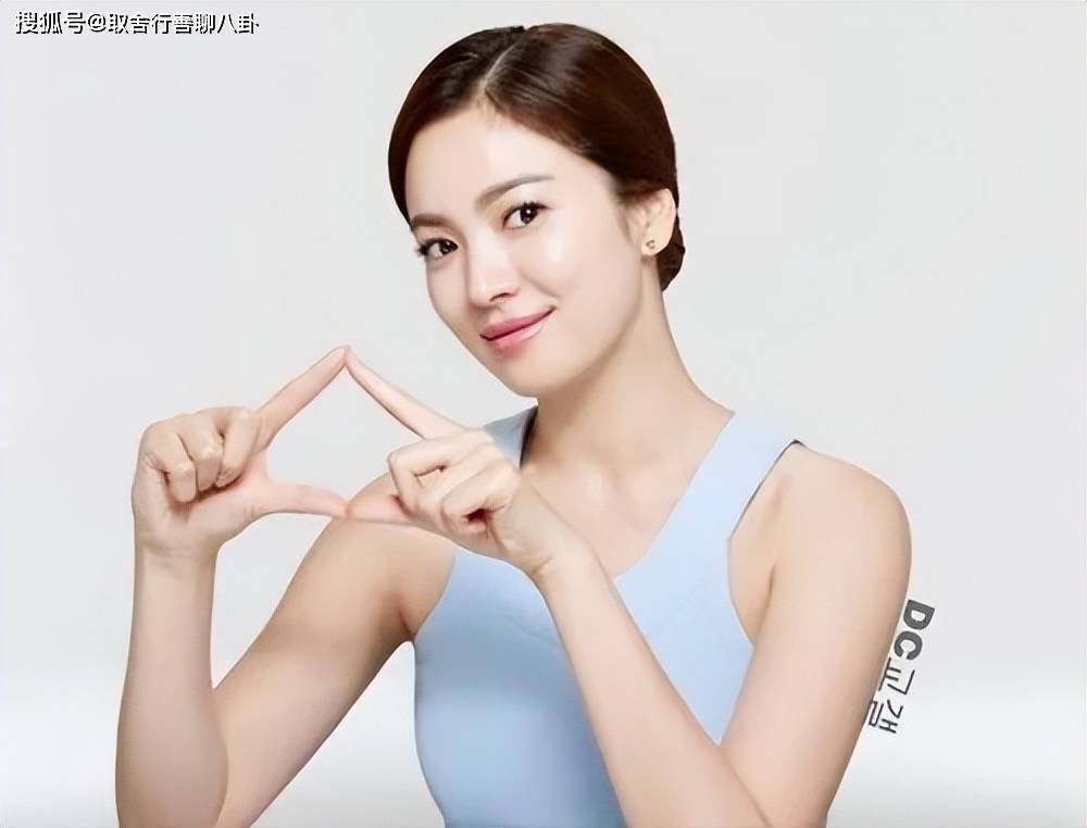 42岁宋慧乔封面大片释出,化身豪门贵姐,肤白貌美性感迷人_照片_网友