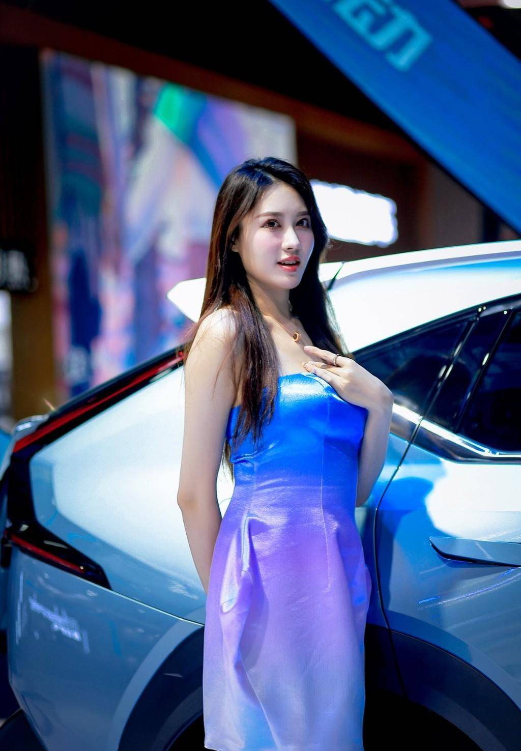 2023重庆车展上那些车模小姐姐们你最喜欢哪一个?_搜狐汽车_搜狐网