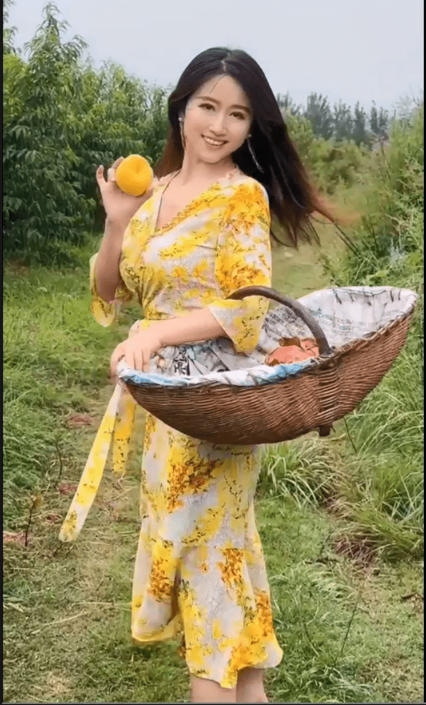 随州美女披战袍 英姿飒爽起风暴_李秘书_金金_成语