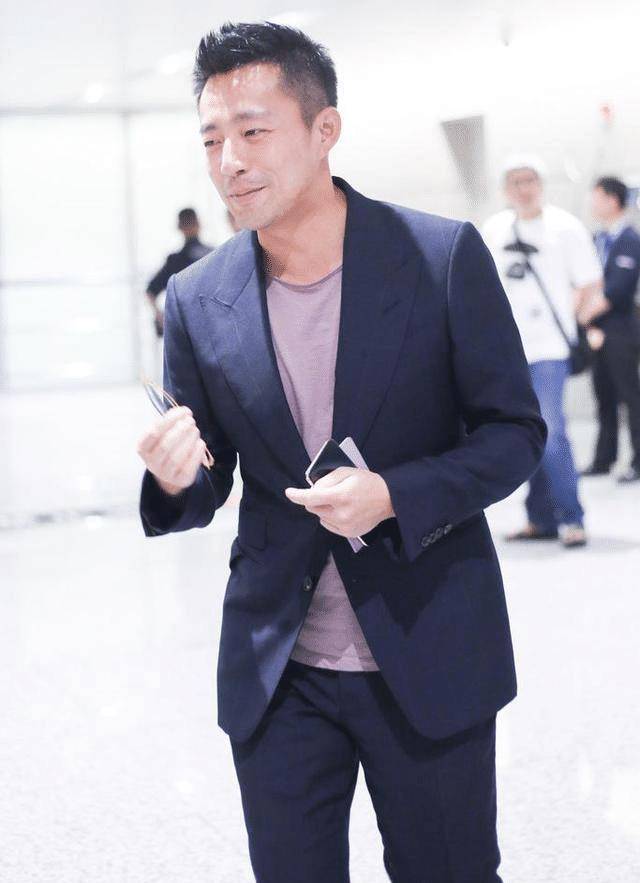 汪小菲回台湾带女儿游故地,和女儿合影生疏,合照不忘打码_孩子_小时候