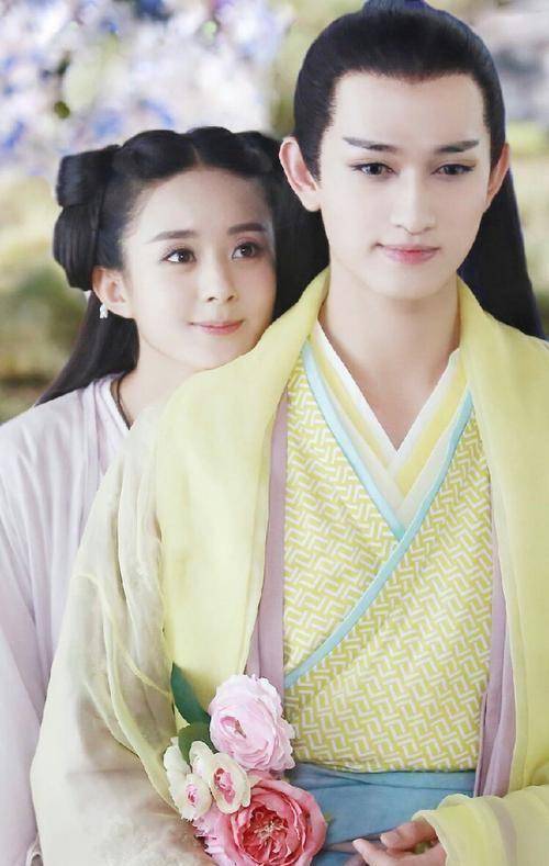 大4岁妻子疑已怀孕,杨紫任嘉伦评论神相似_marco_官宣_王丹妮