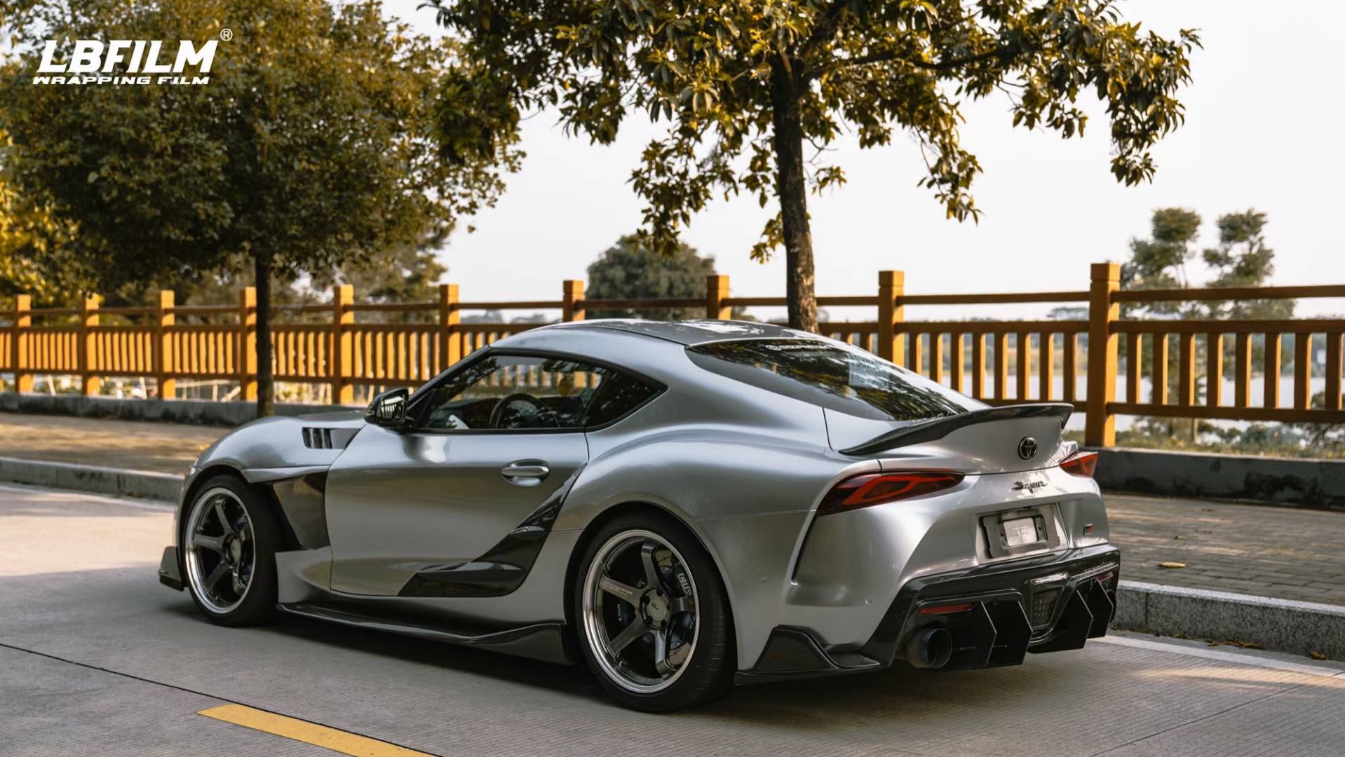 丰田supra-lb改色膜gt银,灵动又充满战斗气息的光影效果_搜狐汽车