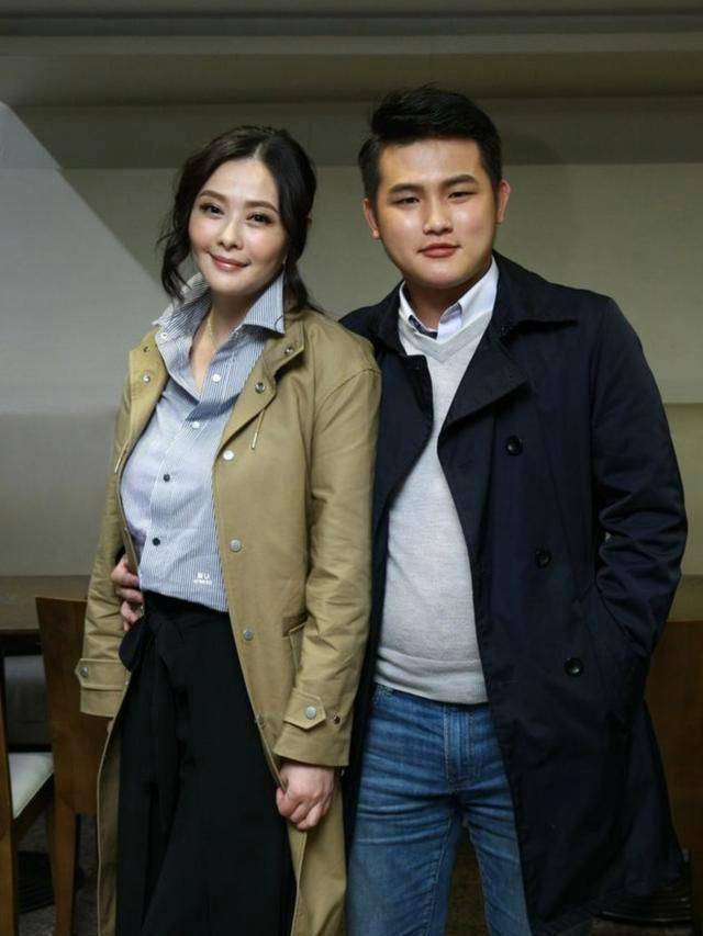 不过阴差阳错,最终萧淑慎是拍了梁静茹的《勇气》,光良《第一次》的mv