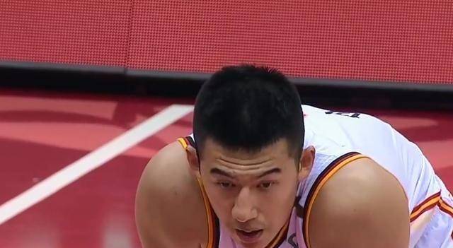 雷蒙9分7篮板,阿尔斯兰13分3助攻,余晨9分5篮板,刘航初2分;青岛赵大鹏