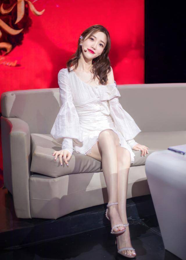 《新相亲大会》张纯烨双商爆表美的不只是腿_孟非_节目_嘉宾