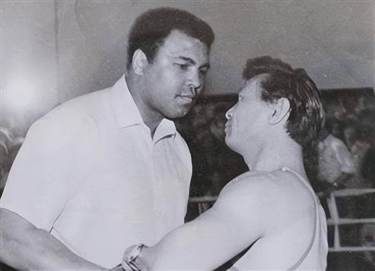 拳王阿里到底有多厉害,连泰森都将他视为偶像_拳击_时代_演进