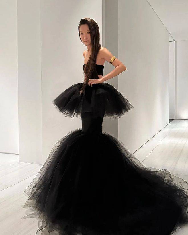 74岁vera,wang瘦成纸片人网友吓傻跪求直奔麦当劳_身材_礼服_照片