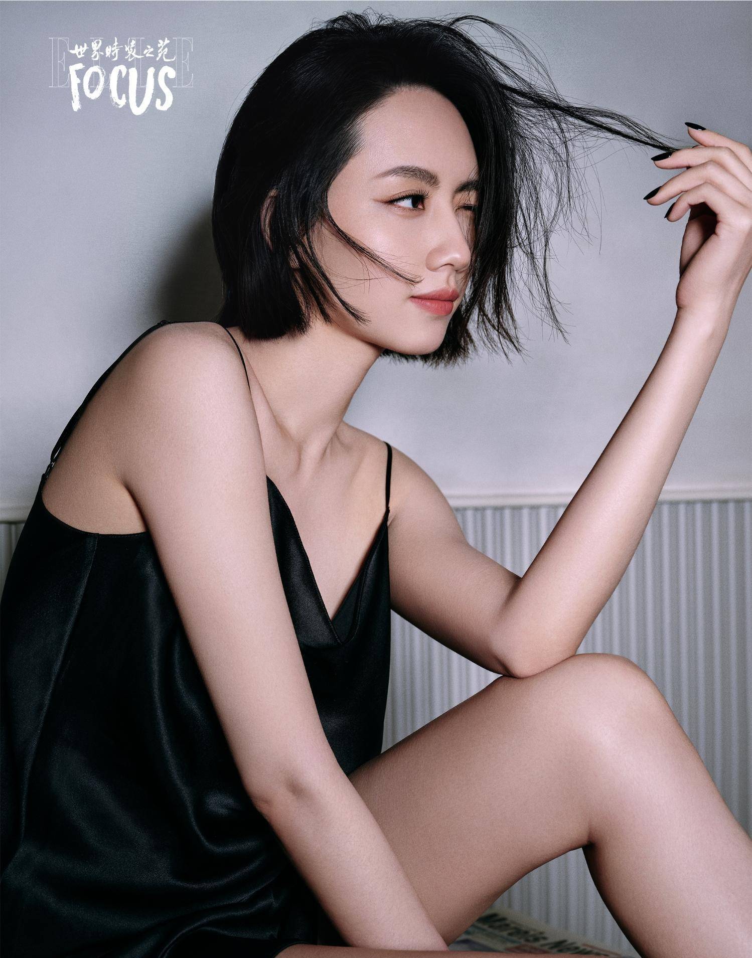 刘惜君登上elle封面,身穿蕾丝紧身胸衣身材曼妙,太性感了_时尚_衬衫