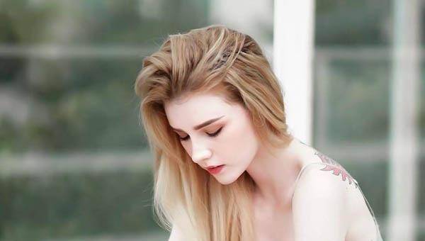 19岁泰国混血女模jessievard原来是人造美女,拥有白肤巨乳身材火辣