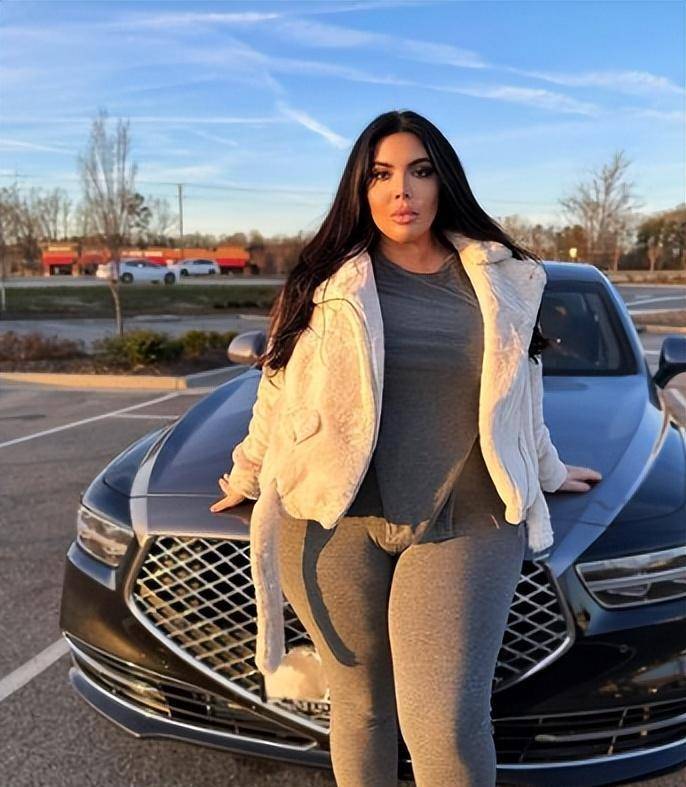 欧美成熟大码女性浑圆丰满的身材让粉丝疯狂:nicolegrimaldi