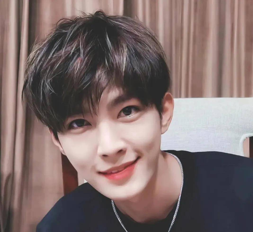 炎亚纶被指性侵耀乐 公开泪诉女友车祸身亡的伤心往事_同学_性交_回应