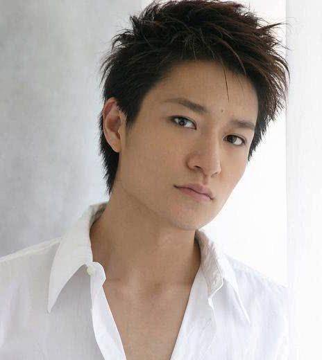 19年前最帅8张脸:金城武上榜,郭富城勉强第五,第一铁打的服_谢君豪