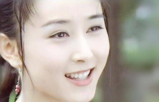 区别是前者冰心扮演者是林心如,后者扮演者是牛萌萌!