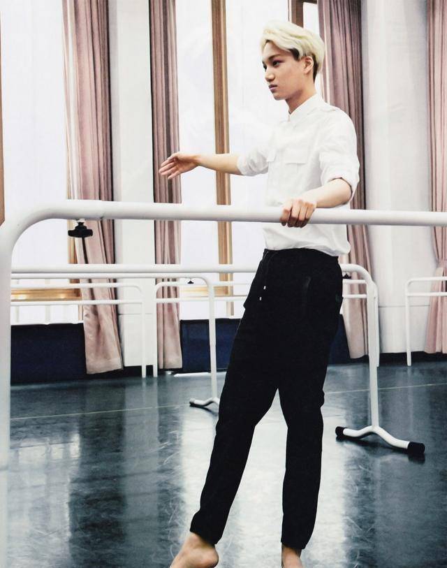 把舞蹈揉进骨血里了的一个男人,什么都是美的!_金钟仁_舞台_表演