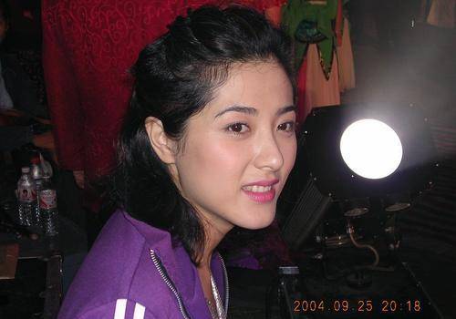 曾黎:同学都红了就她凉了?