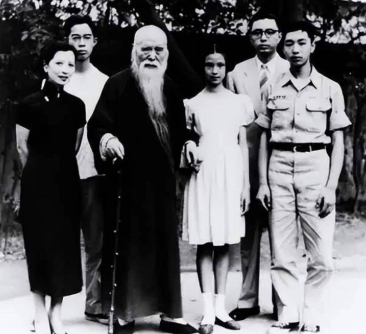 于馆微阅读|于中令忆父于右任:每晚占据父亲书桌1小时_陕西_计算机_中国