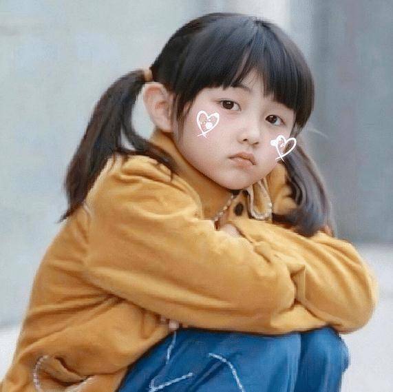 曝张子枫古装造型,梳麻花辫仿若邻家小妹,却被网友吐槽像丫鬟_感觉