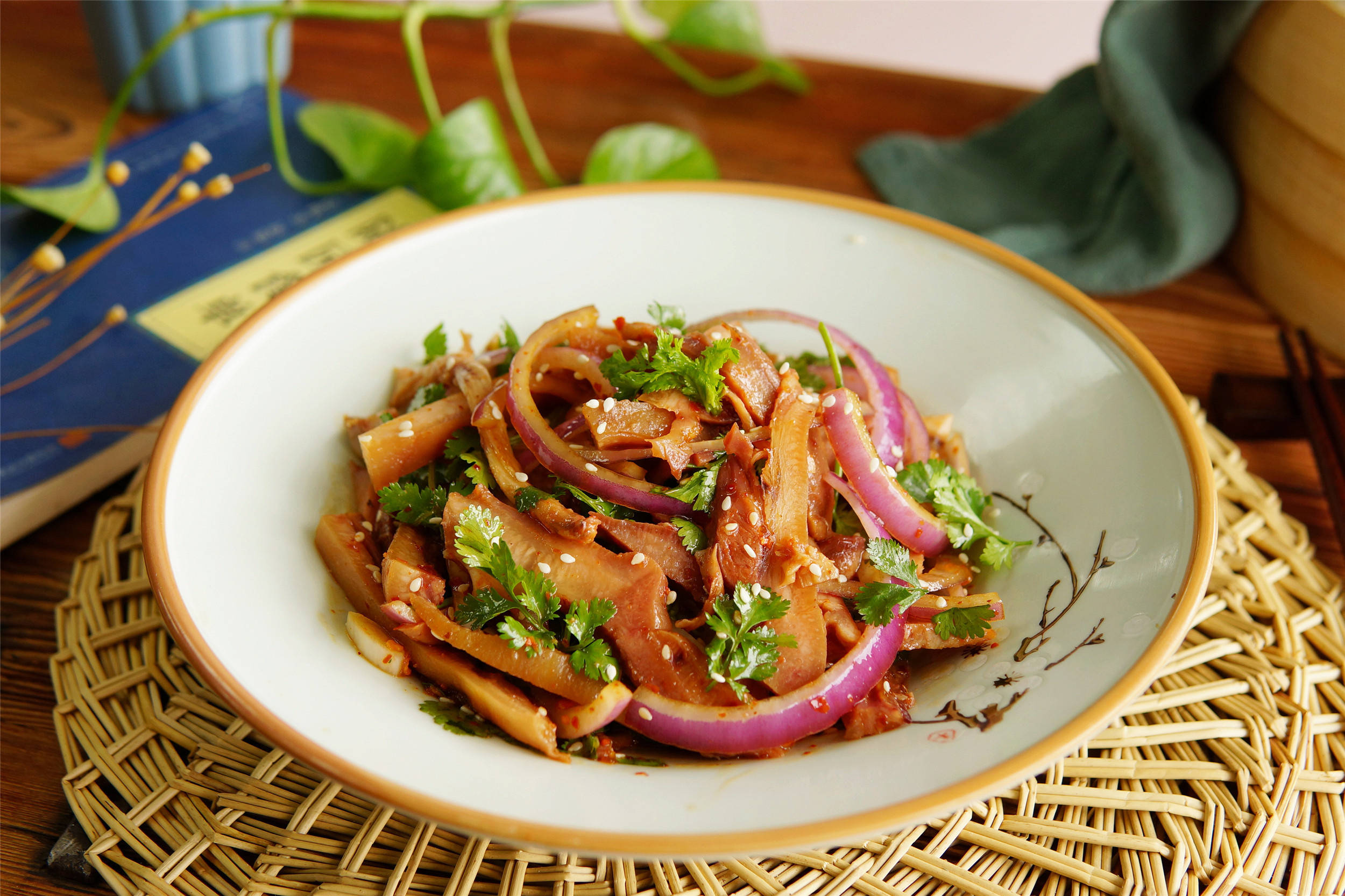 天热食欲差,推荐8道凉拌菜,做法家常味道好,清爽解暑适合夏天_香菜