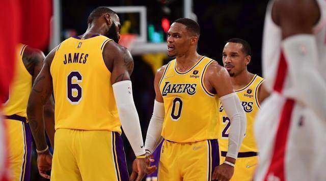 现在却怪湖人没有紧迫感不补强_詹姆斯_交易_历史