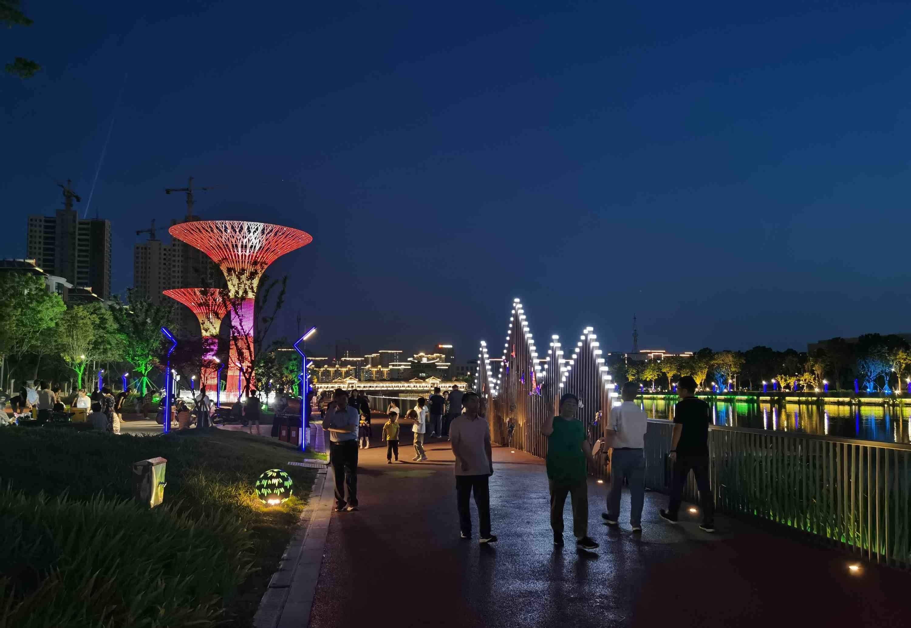兴化:昭阳湖公园-"城市绿肺" 夜晚令人流连忘返的亮化景观_玻璃_游客