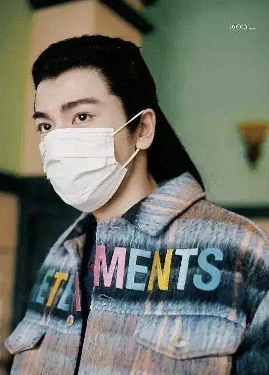 虞书欣,张凌赫的《云之羽》,导演是郭敬明,配角是卢昱晓,汪铎,武侠