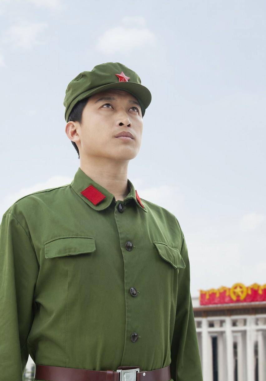 直击我国六五式军服:"一身绿,三片红",网友:最好看的军服!