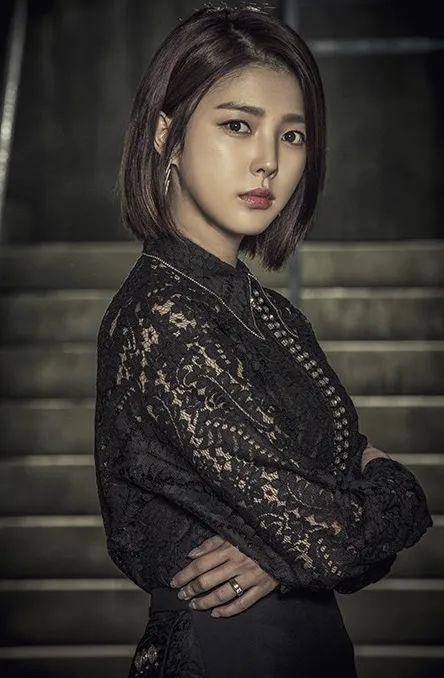 实力派女演员以这种方式意外出圈,网友感叹:她好美_严贤京_获得了