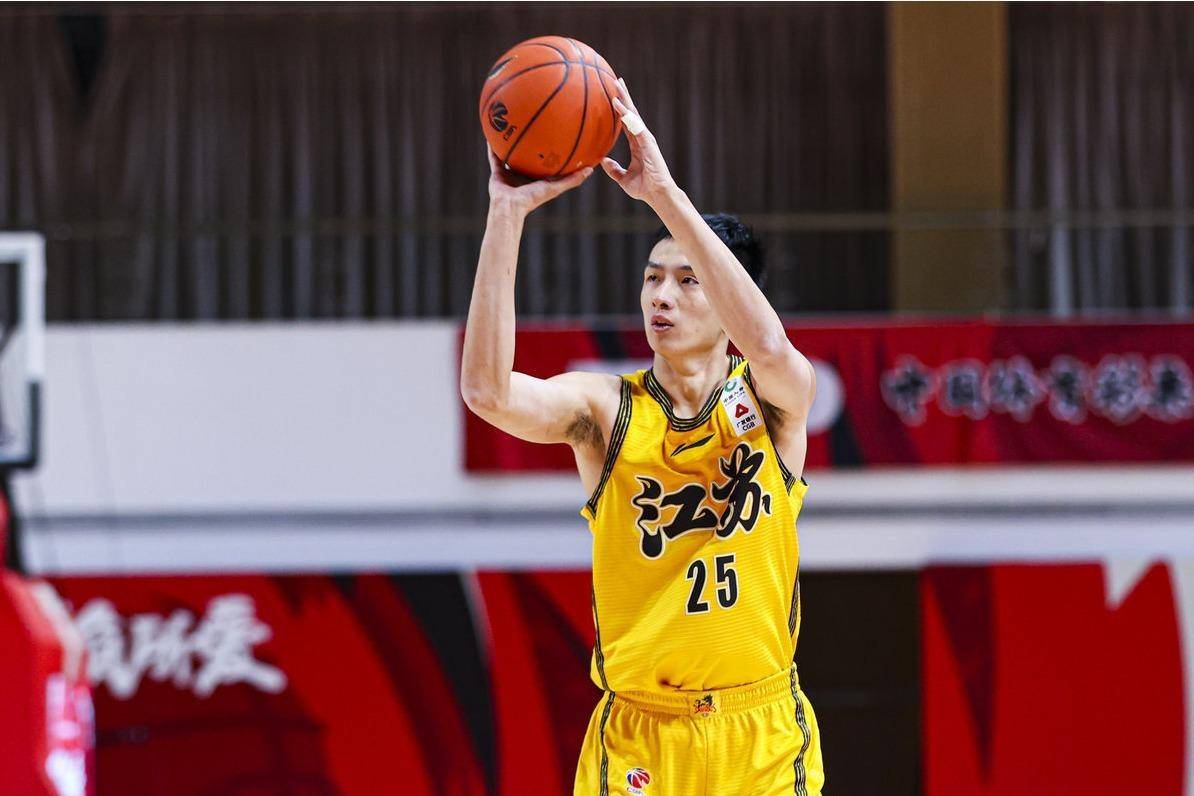 曾帮助清华大学夺冠,表现平平,却高顺位_郑祺龙_郑武_篮球