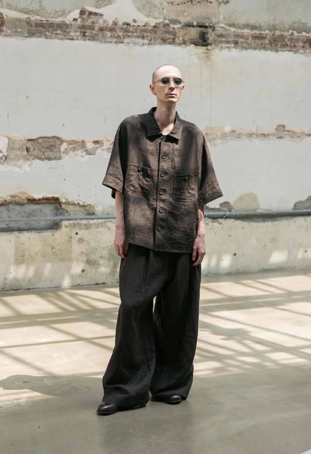 ziggy chen是设计师陈翔同名品牌,其作品深受新旧时代经典与东西方