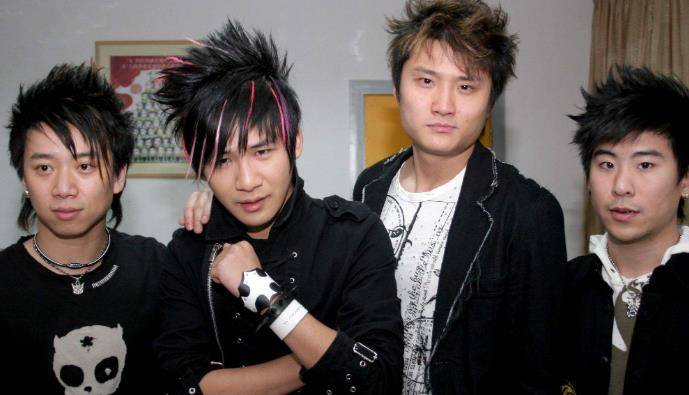 大张伟本名张伟,好好的名字不用,为何选择了"大张伟"这个称呼_花儿