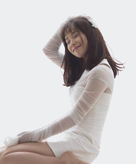 江一燕穿抹胸露背裙走红毯罕见秀事业线_女明星_身材_风格