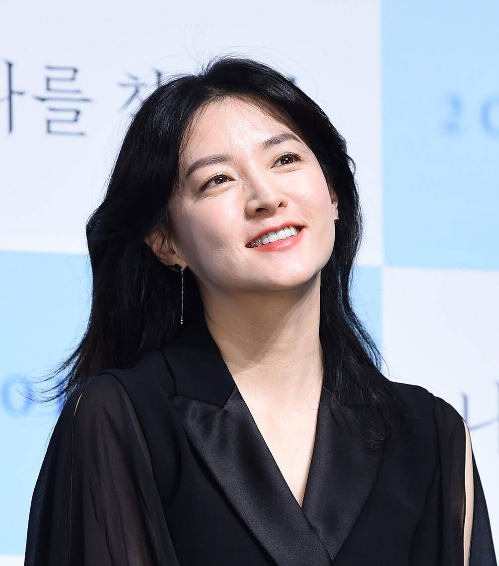 对于她来说,内外修养是保持良好状态的关键_李英爱_葡萄_皮肤