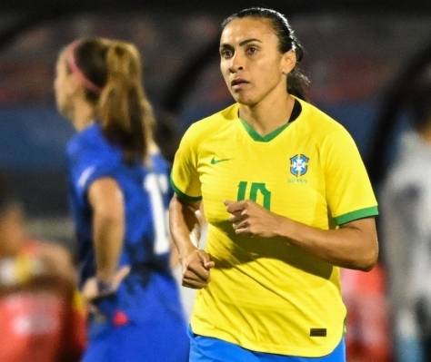 玛尔塔(37岁),巴西女足明星,创下了6次参加fifa世界杯的纪录.