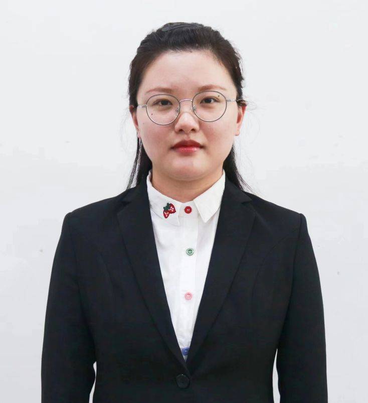 周婧宇英语卓越教师;英语专业八级;多年高三毕业班经验;所带学生多人