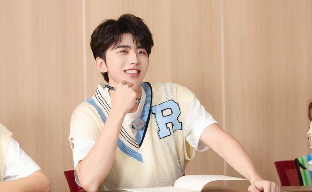 c女士公布谅解书,蔡徐坤一直沉默,娱乐圈还有多少"妈宝男"?