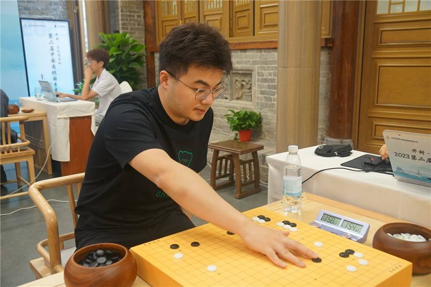 第2届国手赛由中国围棋协会,河南省体育局,开封市人民政府主办,河南省